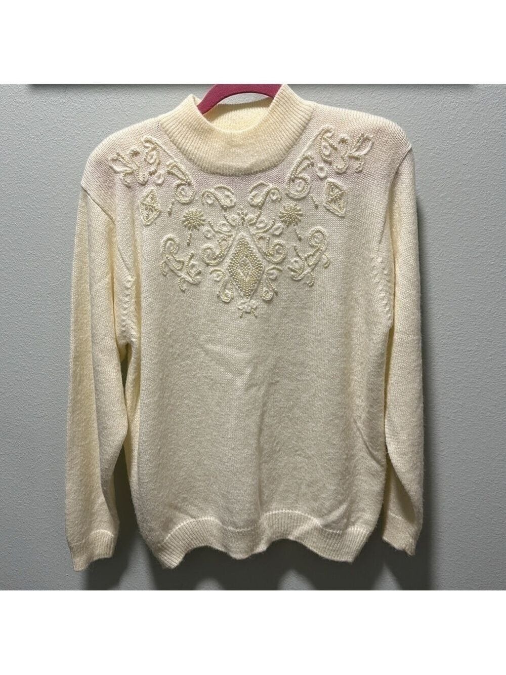 Vintage Alfred Dunner Ivory Beaded Sweater Size M Excellent pre-owned condition